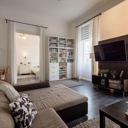 Spacious Apartment Almassy Budapest Exteriör bild