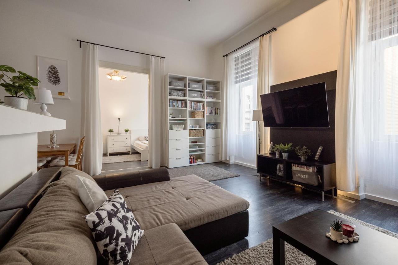 Spacious Apartment Almassy Budapest Exteriör bild