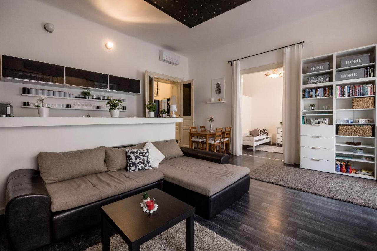 Spacious Apartment Almassy Budapest Exteriör bild