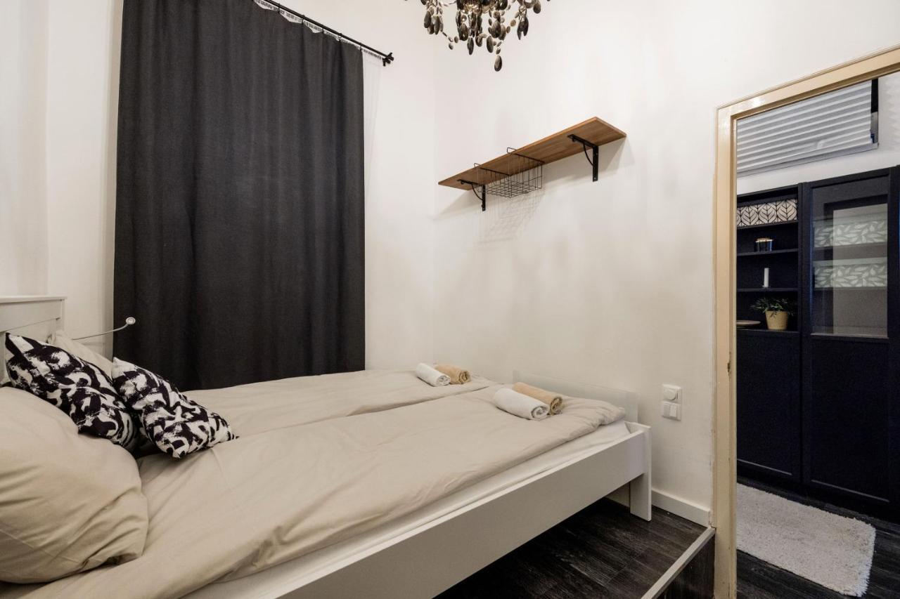 Spacious Apartment Almassy Budapest Exteriör bild